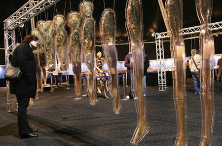 墨尔本展出400个真实人体切片(组图)