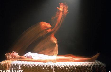 科学家揭开灵魂出窍之谜图