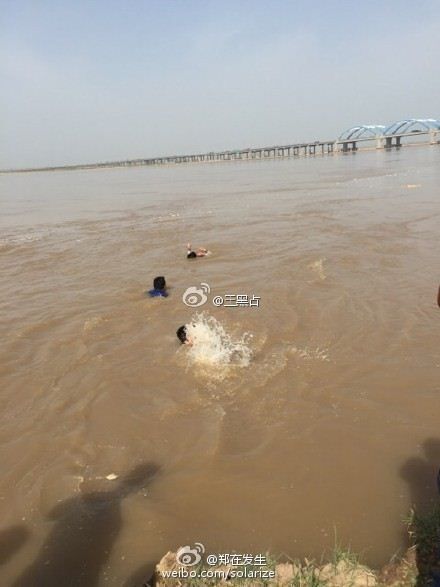 大学生黄河边救落水儿童