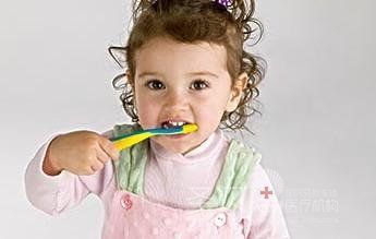 牙科医生聊牙齿保健误