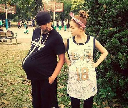 昆凌22岁做妈妈