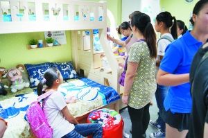 儿童家具的选购一定要把安全性放在第一位。信息时报记者 郭柯堂 摄