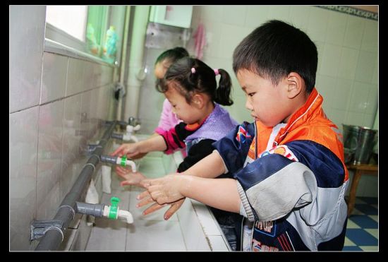 手足口病传播途径广泛，注意卫生是关键