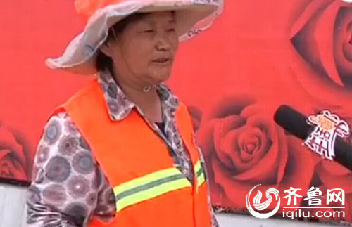 捡到弃婴的环卫工人讲述救助孩子的过程（视频截图）