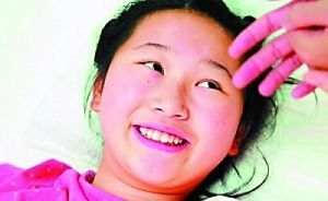12岁女孩救3岁幼童被撞成重伤
