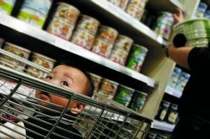 为宝宝挑选婴幼儿奶粉，是家长最头疼的事情。