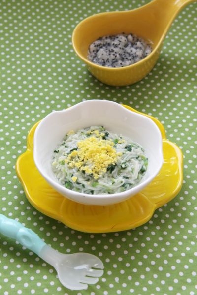 蛋黄菠菜面+火龙果泥