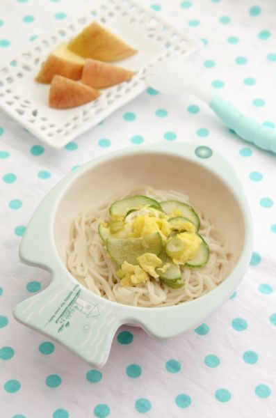 黄瓜鸡蛋面+苹果