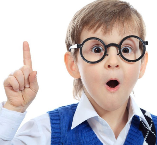 孩子被电子产品包围 视力不好怎么办？