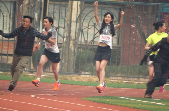 杨幂身怀六甲不用替身又跑又跳