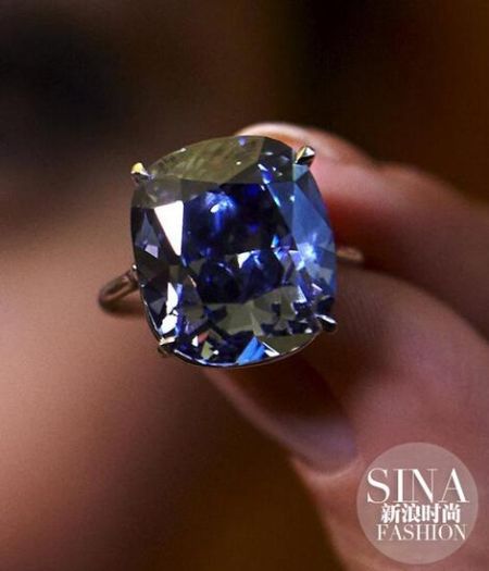 “约瑟芬的蓝月亮”刷新钻石拍卖价格记录