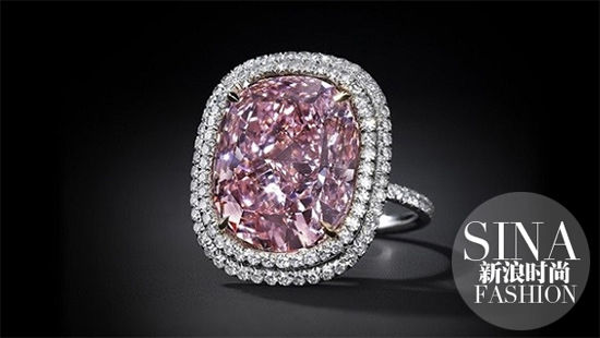 这是迄今为止最大的一颗枕形切割鲜粉钻