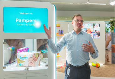 宝洁全球婴儿护理用品研发总监Frank与中国妈妈分享帮宝适“在无尽关爱中安睡畅玩”的品牌理念