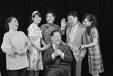 2007年，上海重排杨绛40年代喜剧《弄真成假》。