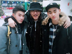 林依轮晒和俩儿子合影