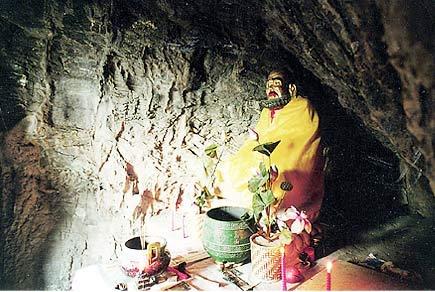 少林寺风景区:达摩洞从初祖庵后,攀登而上,盘曲周