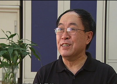 　　图片02：邮电大学经济管理学院教授阚凯力称，山寨现象是一种技术发展趋势，通过几十年的发展，一个必然的一个现象，第二个就是咱们国家的产业基础，咱们国家现在已经被很多人称之为世界工厂，全世界的电子产品，大量的主要都是在中国生产。