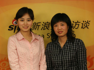 图为汇丰晋信基金经理王品与新浪财经主持人乔旎。（图片来源新浪财经）