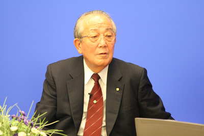 稻盛和夫先生做客新浪直播访谈间