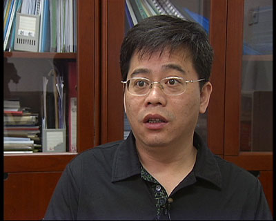 　　图片02：中科院研究生院管理学院副院长、互联网专家吕本富建议个人软件厂商积极开拓新的盈利模式，首要的一点是要对用户群进行细分，针对不同类型用户的需求提供不同的服务，此外，吕本富还认为，个人软件厂商应当仿效苹果的在线音乐商店，推出网络软件超市，为网民提供质优价廉的软件。