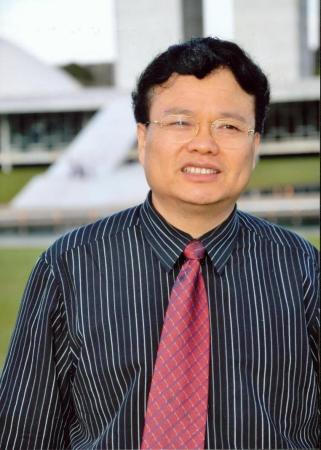 图片为诗人杨晓民