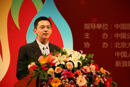 　　由中国国际公共关系协会企业公关工作委员会指导，17PR主办的2009中国公共关系100人颁奖典礼暨第五届中国公关经理人年会将于2009年11月27日在北京大学百年讲堂盛大召开。图为联华盛世传播机构总裁陈勇演讲。(图片来源：新浪财经)