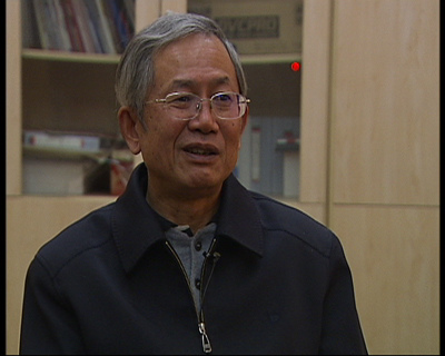 清华大学教授马贵龙认为，自行车应该突破一下整车质量，时速也应该提高一点，这样就有可能电动自行车、电动摩托车比翼齐飞。