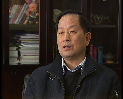 中国自行车协会助力车专业委员会主任委员陆金龙告诉记者，在99年出台的国家标准中，只是把重量列为了国标的重要项，并允许重要项有三项不合格，形成了“超标但整车合格”的现象，这就给电动自行车蓬勃发展带来了空间。