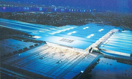 新闻事件: 2009年12月27日 ,南宁火车站东站开工建设 ,建成后将成为我国南方最大的火车站。 事件回顾: 南宁火车站东站开工建设 2009年12月27日,备受瞩目的南宁东站开工建设该站为枢纽主要客运站,位于凤岭北路北侧,总建筑面积12万平方米,建成后将成为我国南方最大的火车站,实现铁路、公路、轻轨、公交的零换乘,最大限度地方便旅客出行。