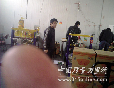 胜福食品公司的生产车间。(非正常拍摄)(图片来源：中国质量万里行)