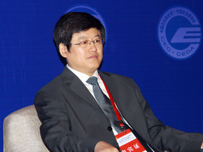 2010中国企业500强发布暨中国大企业高峰会数字化时代的商业未来论坛，图为用友软件股份有限公司高级副总裁章培林。(图片来源：新浪财经 梁斌 摄)