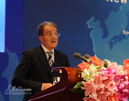 图为欧盟委员会前主席普罗迪发言。摄影/张海霞