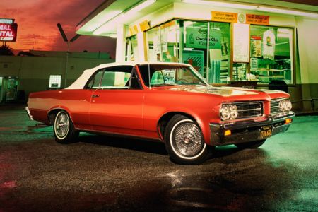 图为1964年版庞蒂亚克GTO跑车