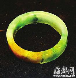 注入含铁化学剂（呈黄色，似翡色）