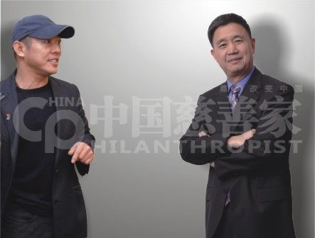 李连杰与王振耀 （图片由中国慈善家杂志提供）