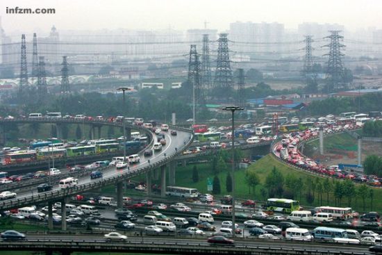 2010中国车市创下1800万辆的历史纪录 (CFP/图)