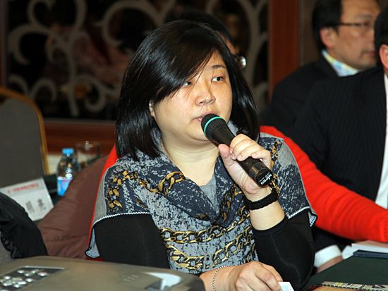 　　“第八届中国文化产业新年论坛”于2011年1月8日-9日在北京召开。上图为墨色国际股份有限公司总经理李雨珊。(图片来源：新浪财经 梁斌 摄)