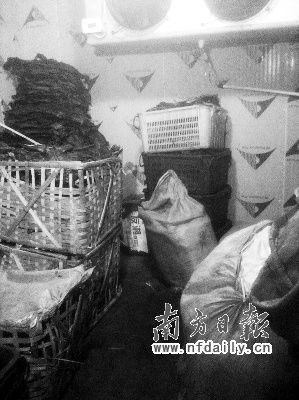 等待打包处理的腊肉。杨大正摄