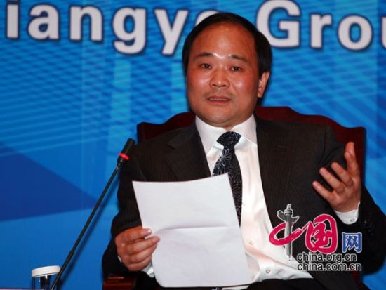2011年1月15日第二届中国经济年会在京召开，图为吉利集团董事长李书福先生。(图片来源：中国网)