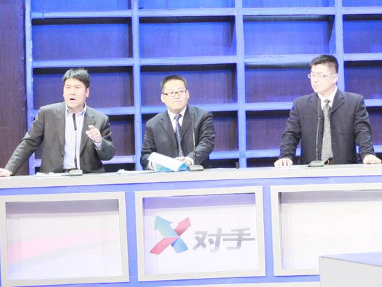 蓝方嘉宾在现场发言