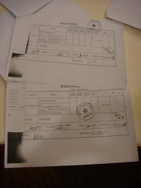 存放在库房的茅台已经被贴上封条 人民网记者王静摄