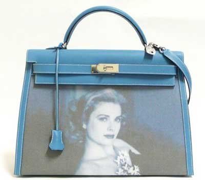 图为2008年拍卖的印有摩洛哥王妃格蕾丝-凯莉头像的kelly手袋