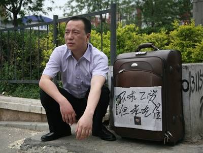 金百万餐饮集团金沟河李店长：16年前不求工资但求食宿情景再现。