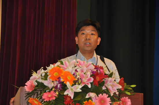 主持人艾格农业总经理黄德钧