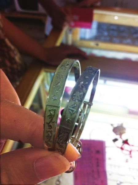 蓝女士购买的银饰品