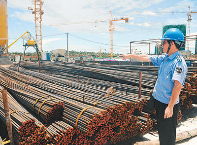 海南省文昌市文城镇保障性住房工地现场的“瘦身钢筋”。 新华社记者 王晖余摄 