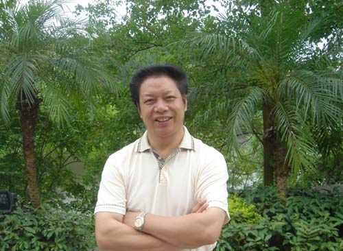 邓世奇，1992年“逃标”离开沙县，经营小吃致富。图片由受访者提供