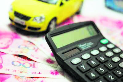 　　投保的险种少了，保费价格却多了，这样的事情你遇到过吗？业内人士表示，保费与出险次数等多种因素挂钩，如果出险次数增加，保费将上浮，出险次数少或不出险，保费将享受优惠。因此，小事故找保险公司理赔不见得划算。资料图片