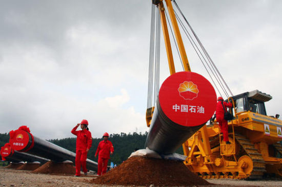 在推进机动车排放标准的过程中，汽车行业的技术革新问题不大，倒是油品质量拖了后腿。任东 /中新社