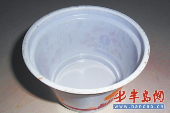 碗口处可看到明显的污渍。